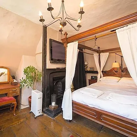 Hotel Trembling Madness 4*