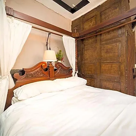 Trembling Madness Hotel 4*