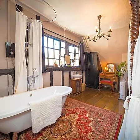 Trembling Madness Hotel 4*